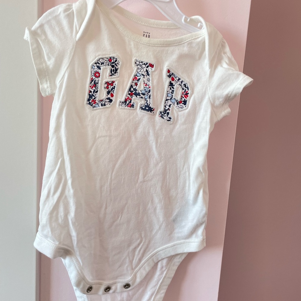 Baby Gap bodysuit 6-12 months